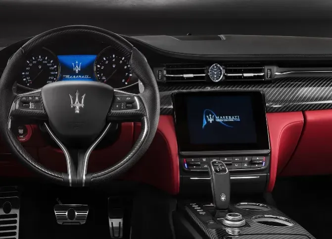 maserati-quattroporte-trofeo-azul-car-gallery-3.webp