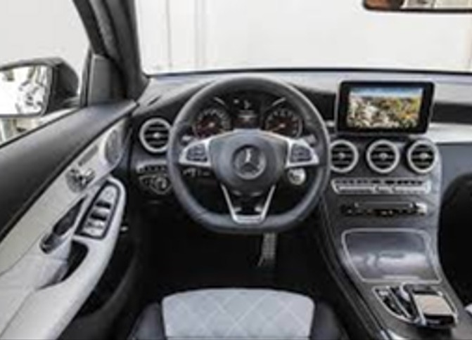 mercedes-glc-300-blanco-car-gallery-4.jpg